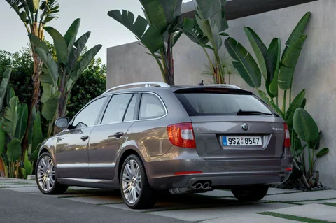 Skoda Superb Combi 1.4 TSI Greentech Active 2011 view 2