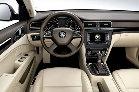 Skoda Superb 1.8 TSI Champs Élysées 2014 view 2