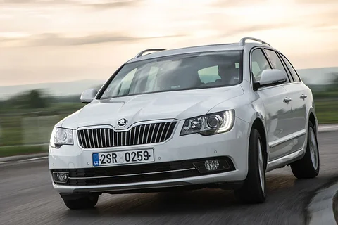 Skoda Superb Combi 2.0 TSI Elegance 2013 view 4