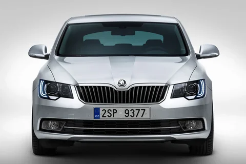 Skoda Superb 1.8 TSI Champs Élysées 2014 view 4