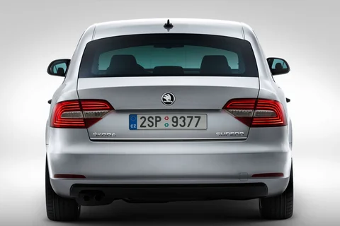 Skoda Superb 1.8 TSI Champs Élysées 2014 view 5