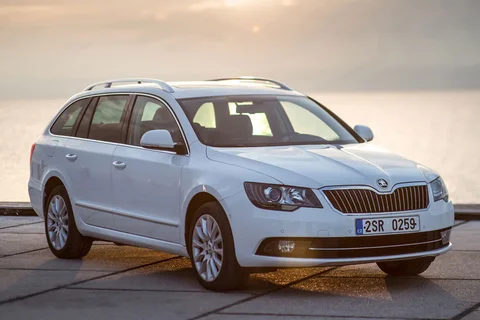 Skoda Superb Combi 2.0 TSI Elegance 2013 view 8