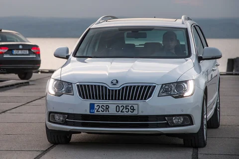 Skoda Superb Combi 2.0 TSI Elegance 2013 view 9
