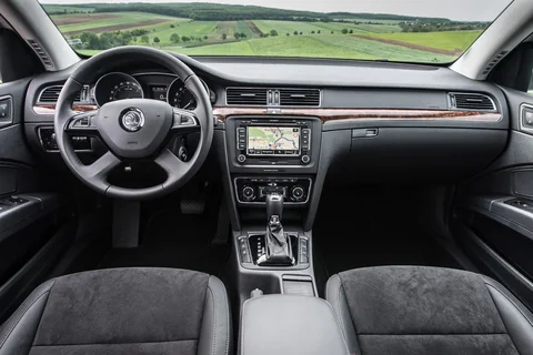 Skoda Superb 1.8 TSI Champs Élysées 2014 view 6
