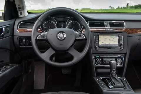 Skoda Superb 1.8 TSI Champs Élysées 2014 view 7