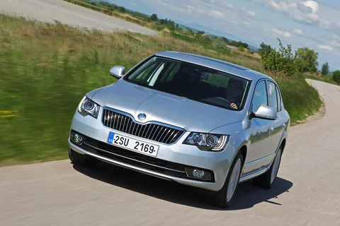 Skoda Superb 1.8 TSI Champs Élysées 2014 view 9