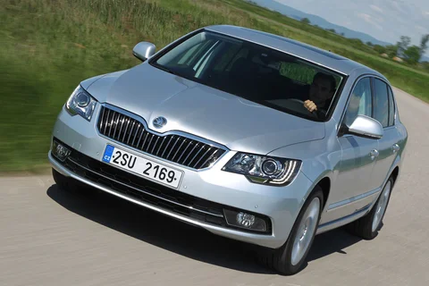 Skoda Superb 1.8 TSI Champs Élysées 2014 view 10