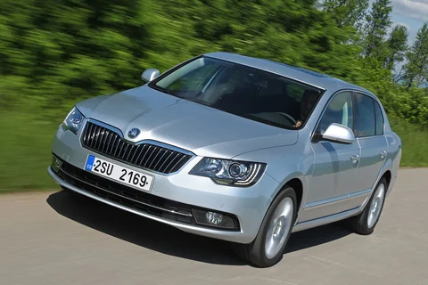 Skoda Superb 1.8 TSI Champs Élysées 2014 view 11