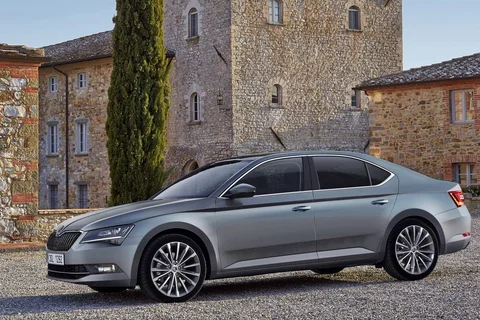 Skoda Superb 1.4 TSI Greentech Active 2015 view 4
