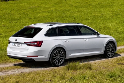 Skoda Superb Combi 1.4 TSI Greentech Active 2015 view 11