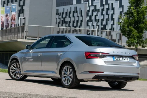 Skoda Superb 1.4 TSI PHEV Business Edition Plus 2020 view 8