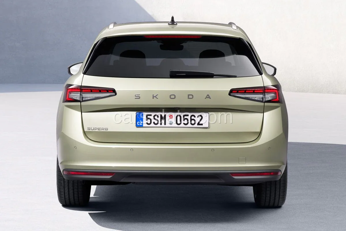 Skoda Superb Combi 1.5 TSI iV PHEV First Edition 2024 front view