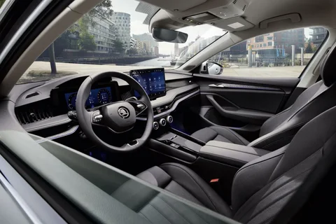 Skoda Superb 1.5 TSI iV PHEV Edition 2025 view 4