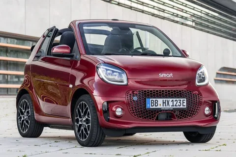 Smart fortwo cabrio EQ essential 2020 view 4
