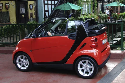 Smart fortwo cabrio Brabus 72kW 2007 view 4