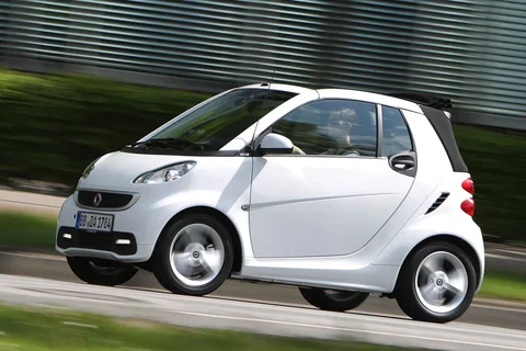 Smart fortwo cabrio Brabus 72kW 2012 view 3