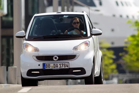 Smart fortwo cabrio Brabus 72kW 2012 view 4