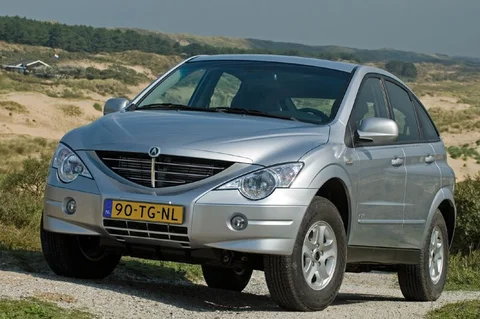 SsangYong Actyon A230 2WD Direct 2007 view 3