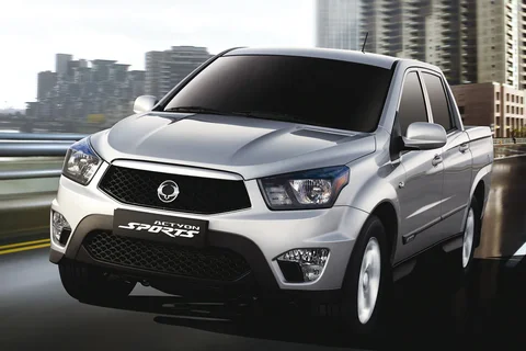 SsangYong Actyon Sports 2.0 Crystal 2WD 2012 view 2