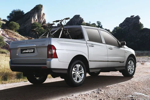 SsangYong Actyon Sports 2.0 Crystal 2WD 2012 view 3