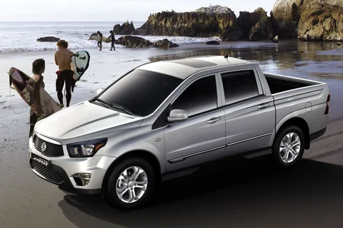 SsangYong Actyon Sports 2.0 Crystal 4WD 2016 view 2