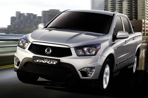 SsangYong Actyon Sports 2.0 Crystal 4WD 2016 view 3