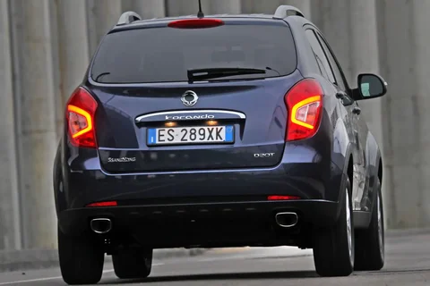 SsangYong Korando 2.0 Crystal 2WD 2015 view 2