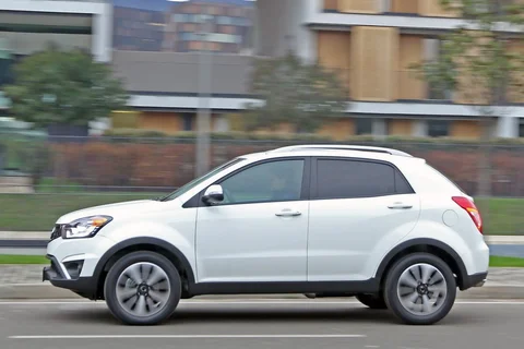 SsangYong Korando 2.0 Crystal 2WD 2015 view 3