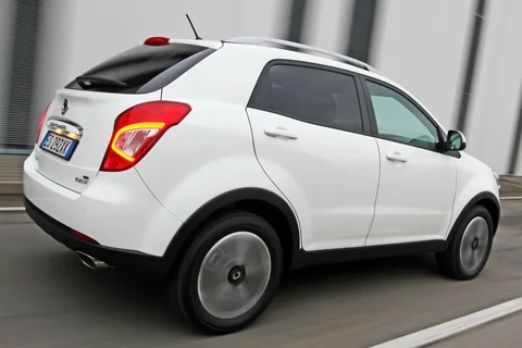 SsangYong Korando 2.0 Crystal 2WD 2015 view 4