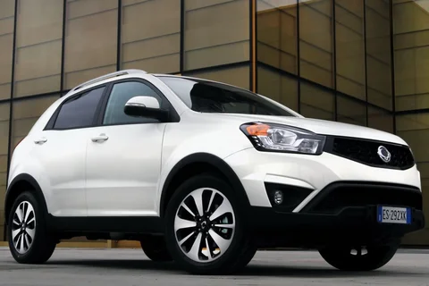 SsangYong Korando 2.0 Crystal 2WD 2015 view 9