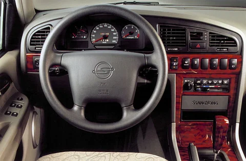 SsangYong Musso E 2.3 1998 view 2