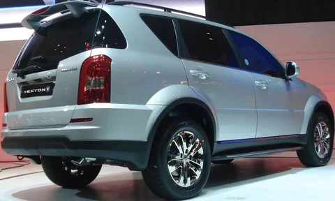 SsangYong Rexton W XDI 2WD Crystal 2013 view 5