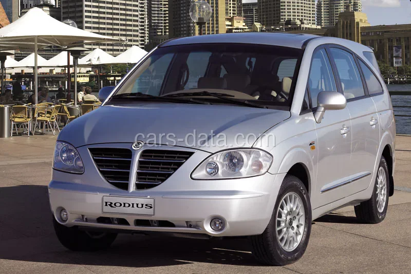 SsangYong Rodius SV 270X 2005 front view