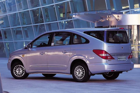 SsangYong Rodius SV 270X 2005 view 11