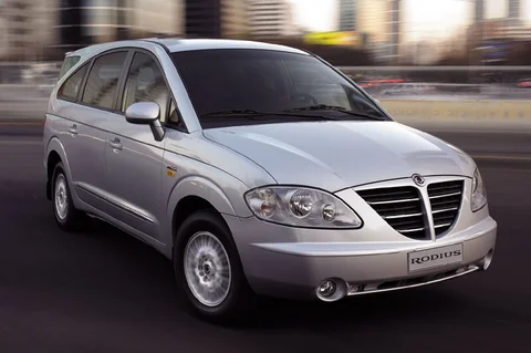 SsangYong Rodius SV 270X 2005 view 2