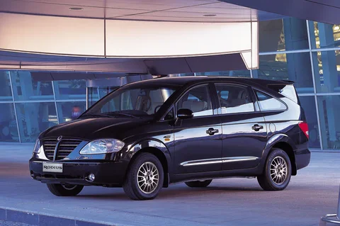 SsangYong Rodius SV 270X 2005 view 4
