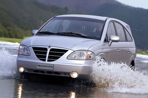 SsangYong Rodius SV 270X 2005 view 5