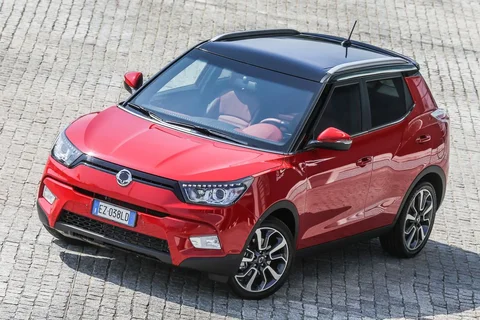 SsangYong Tivoli 1.6 e-XDi Quartz 4WD 2016 view 2