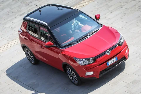 SsangYong Tivoli 1.6 e-XDi Quartz 4WD 2016 view 3