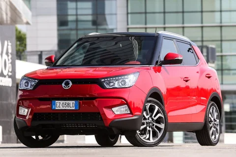 SsangYong Tivoli 1.6 e-XDi Quartz 4WD 2016 view 4