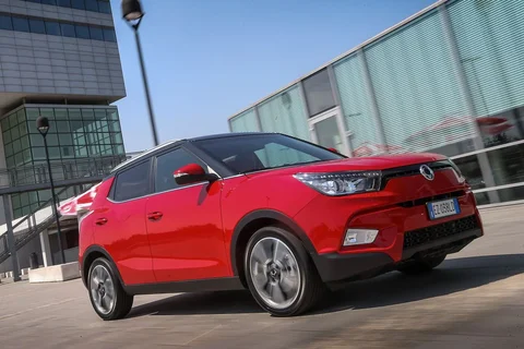 SsangYong Tivoli 1.6 e-XDi Quartz 4WD 2016 view 12