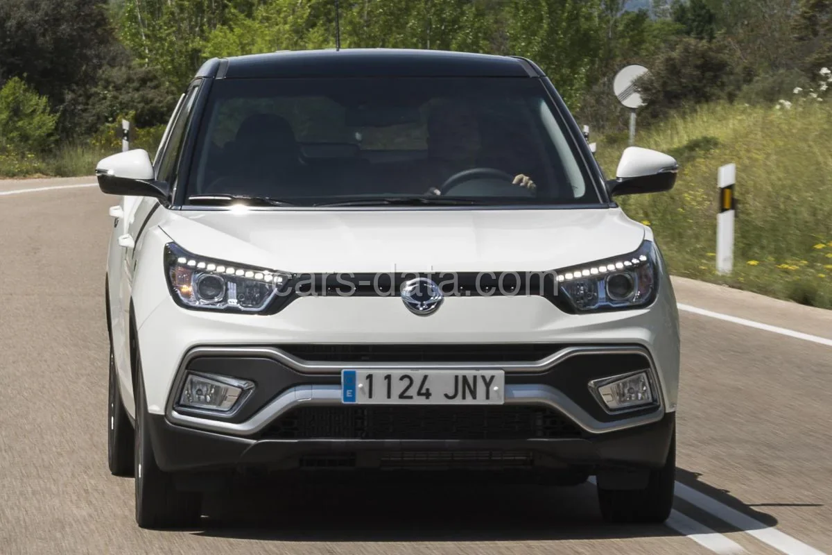 SsangYong XLV 1.6 Crystal 2WD 2016 front view