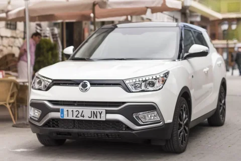 SsangYong XLV 1.6 Crystal 2WD 2016 view 6