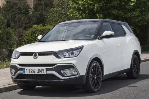 SsangYong XLV 1.6 Crystal 2WD 2016 view 8