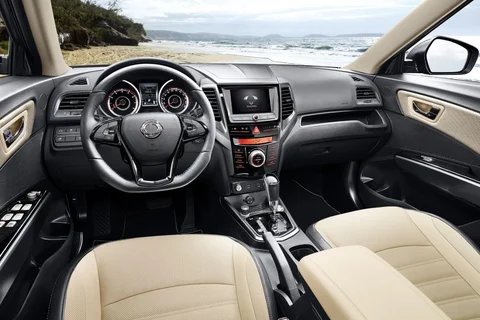 SsangYong XLV 1.6 Crystal 2WD 2016 view 9
