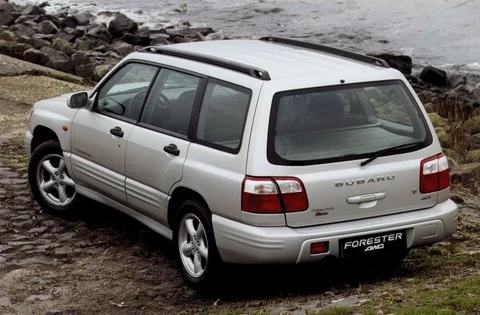 Subaru Forester 2.0 AWD 2000 view 2