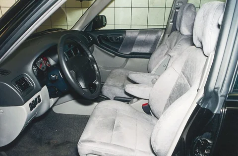 Subaru Forester 2.0 AWD 2000 view 3