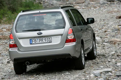 Subaru Forester 2.5 XT AWD Executive 2005 view 3