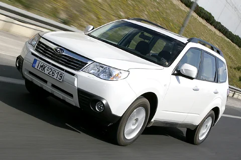 Subaru Forester 2.0 Black & White 2012 view 8