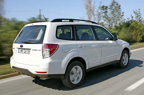 Subaru Forester 2.0 Black & White 2012 view 9